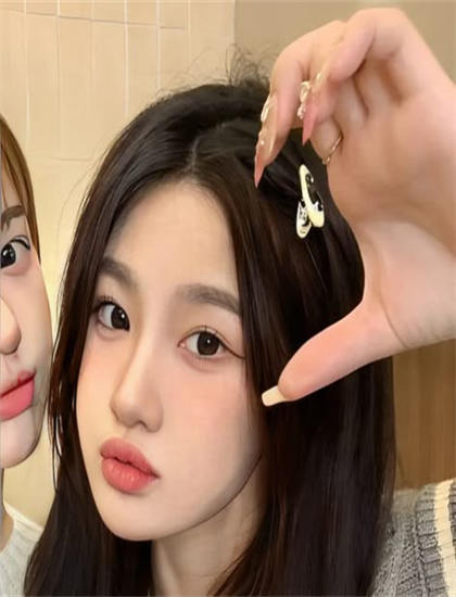 探索《克里斯托弗斯特朗》的奥秘：隐藏细节与深层意义，提名影片